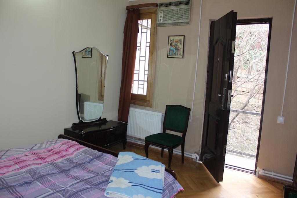 Old District Guest House Tbilisi Room photo